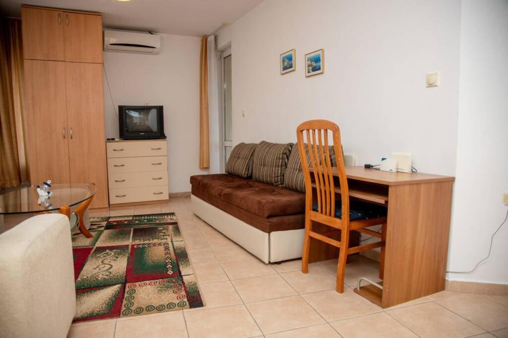 סוזופול Convenient 1-Bedroom Flat Next To Harmanite Beach מראה חיצוני תמונה